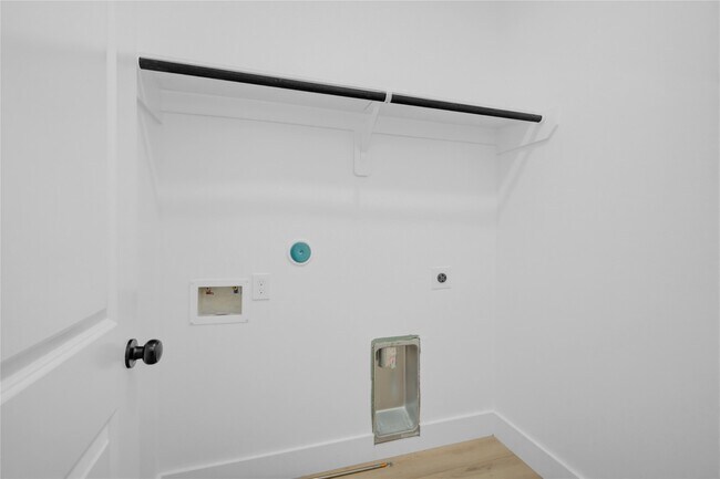 Building Photo - 8412 Sunnyhill St