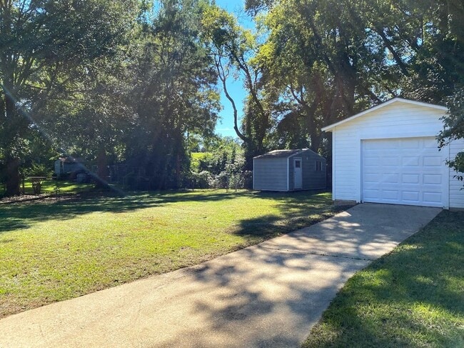 Building Photo - Handsome 3-bedroom just for you !