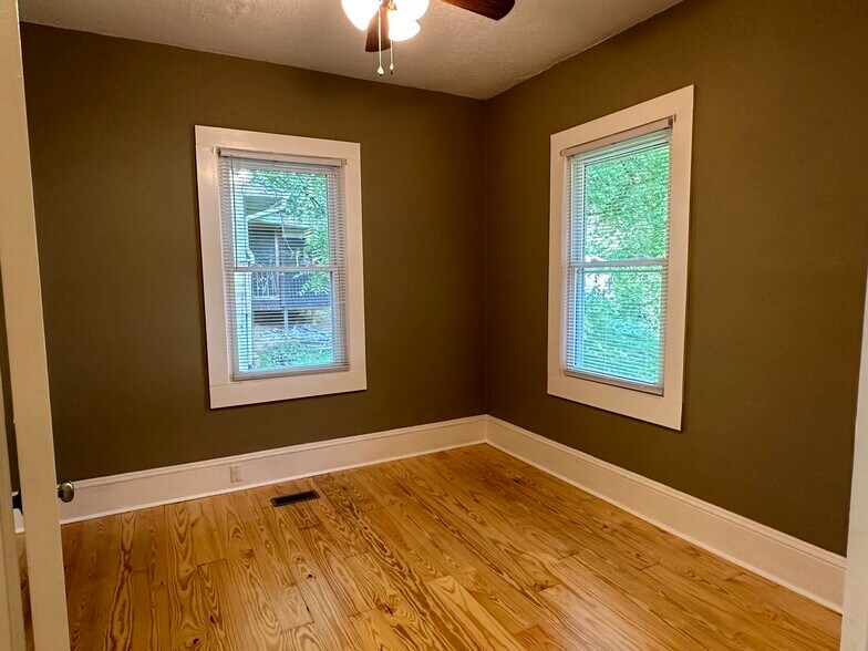 Bedroom #1 - 371 Old Hendersonville Highway