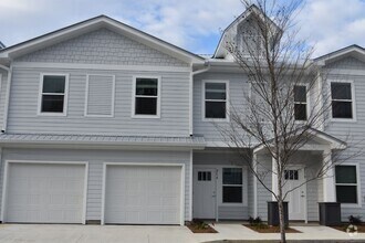 Building Photo - Available June 2025-Garage Unit Verandas a...