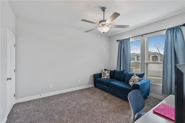 Building Photo - 7702 Dove Holw Dr