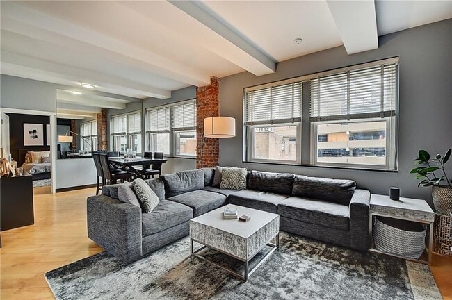 Open floor plan is great for entertaining guests - 110 E Washington St