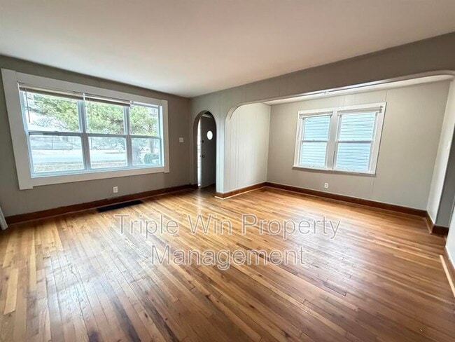 Building Photo - 6206 Evergreen Blvd