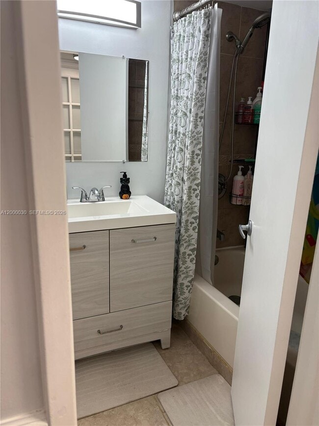 Building Photo - 9731 Fontainebleau Blvd