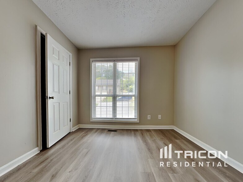 Building Photo - 2114 Lindley Ln