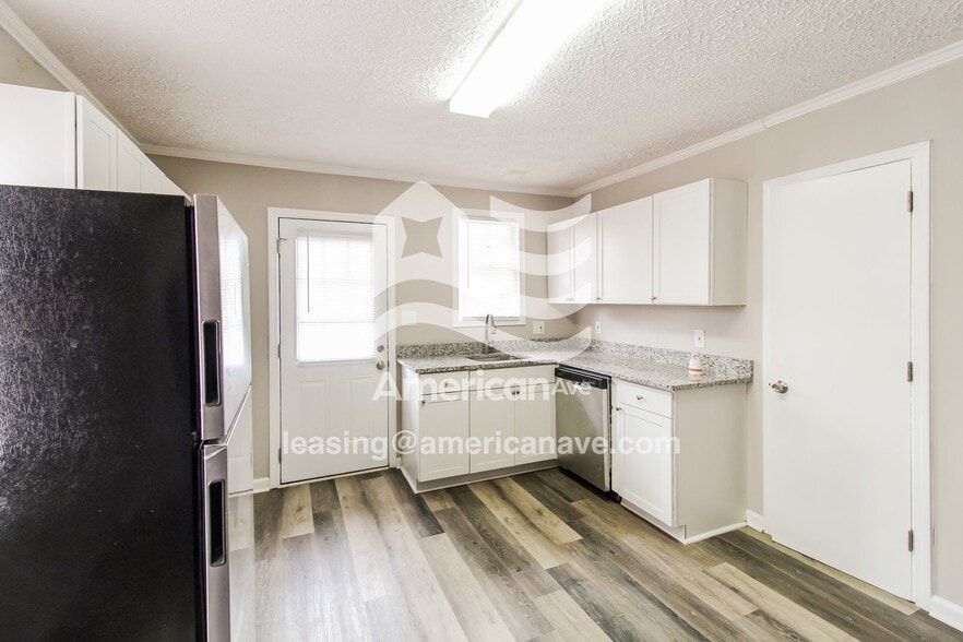 Building Photo - 1360 Forest Hill Rd