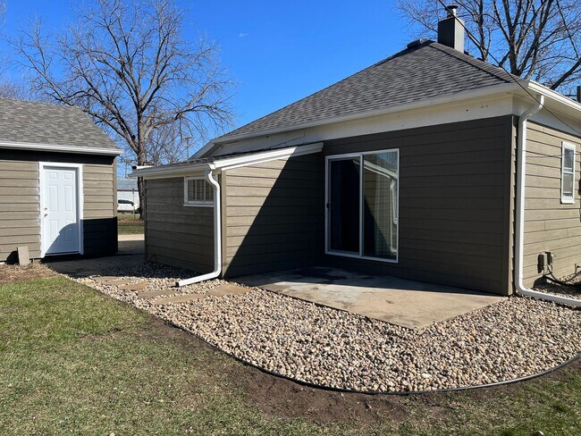 Building Photo - 4 Bedroom/2 Bath House For Rent in Harrisburg, SD!!