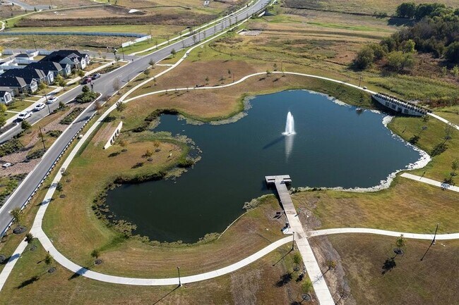 Building Photo - 194 Heritage Ml Trl