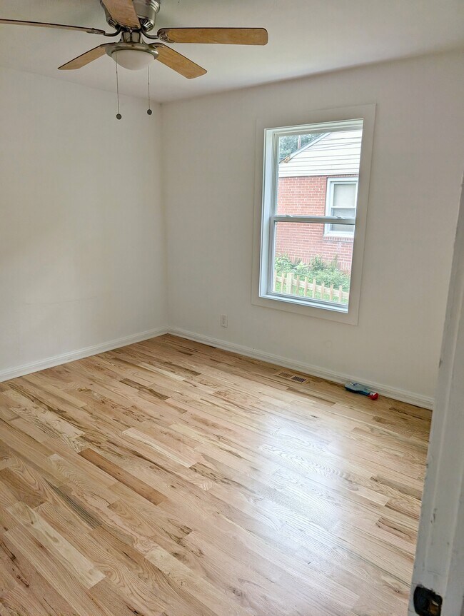 Building Photo - 1445 Adele Ave SW