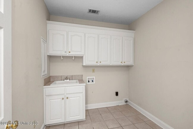 Building Photo - 102 Avery Forest