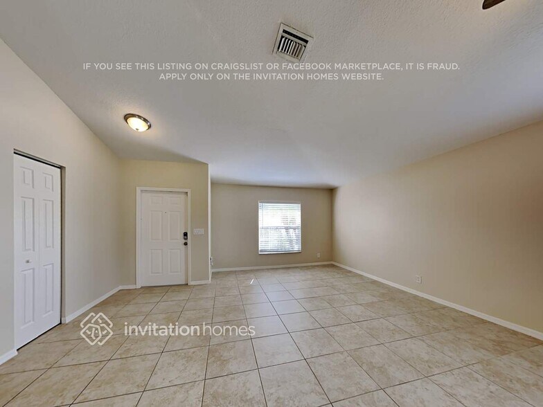Building Photo - 1389 SW Prairie Cir