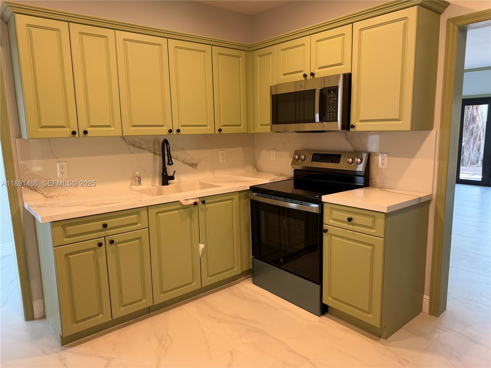 Building Photo - 2120 SW 84th Ave