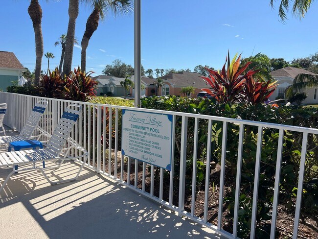 Building Photo - Welcome to your new home in beautiful Venice, Fl!  2 Bedroom 2 Bath w/ Den