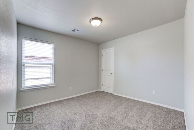 Building Photo - Great 3/2/2 in Owasso’s Lake Valley!