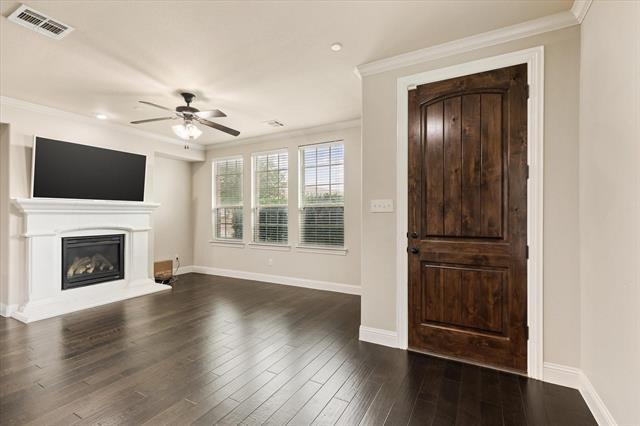 Building Photo - 7915 Parkwood Blvd