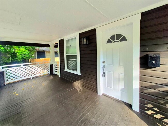 Building Photo - 314 E Park Ave