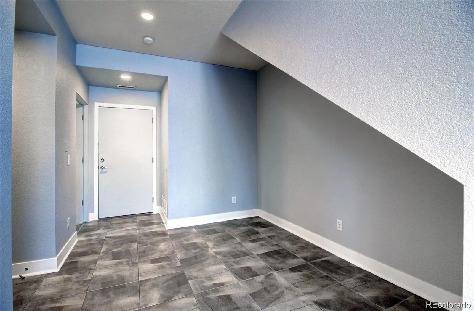 Building Photo - 2360 S Wheeling Cir