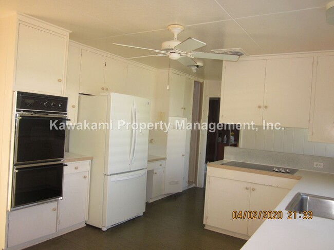 Building Photo - 5537 Haleola St