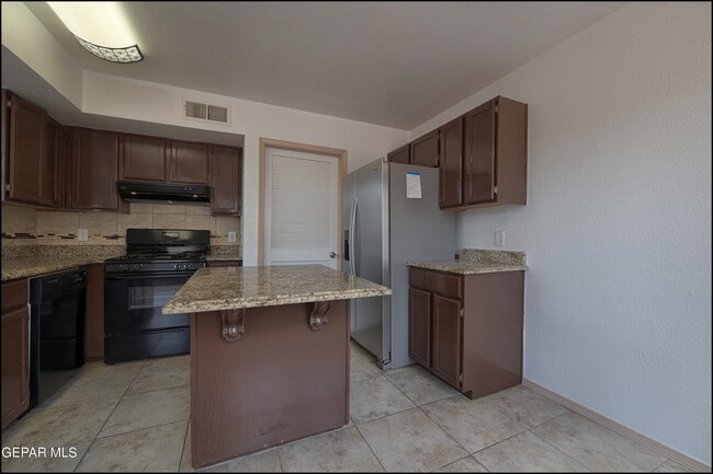 Building Photo - 894 Melville Ln