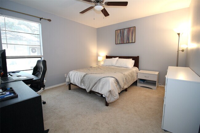 Building Photo - 9707 Richmond Ave.