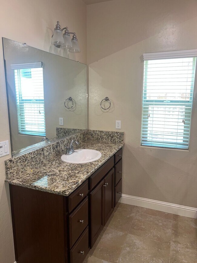 Building Photo - Charming Loma Vista Home