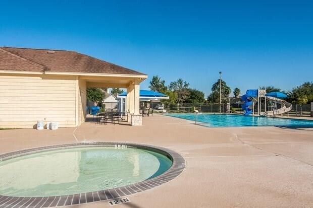 Building Photo - 18126 Stone Trail Manor Dr