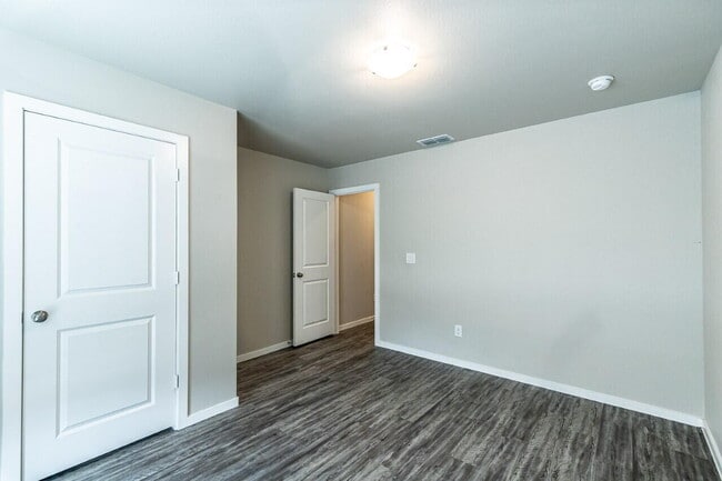 Building Photo - 1901 Langford Ave