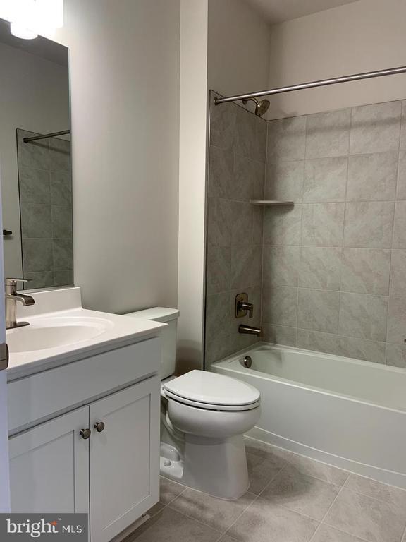 Building Photo - 3925 Fair Ridge Dr