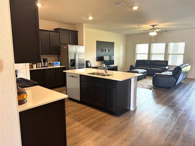 Building Photo - 10101 Sunnyview Ln