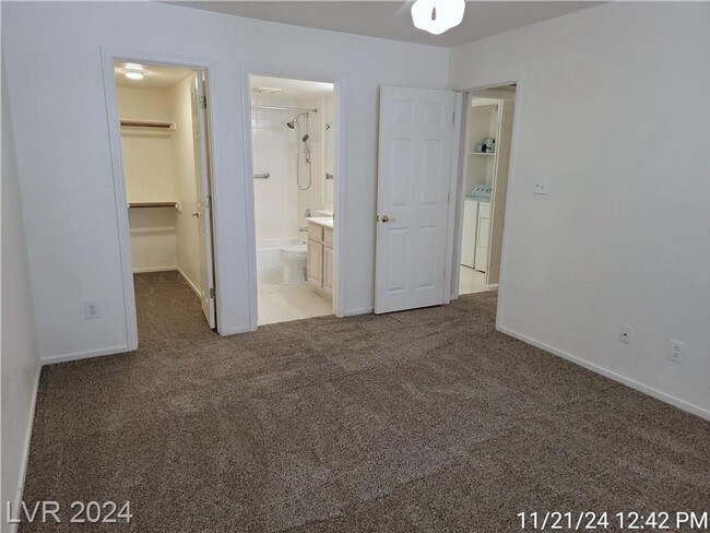 Building Photo - CUTE 1st FLOOR HENDERSON CONDO!