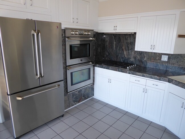 Building Photo - MODERN FOUR BEDROOM HOME IN THE GREENBRAE ...