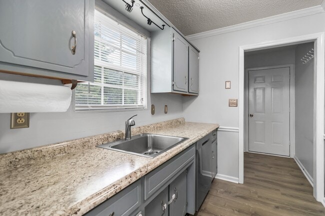 Building Photo - 354 Broadmore Dr