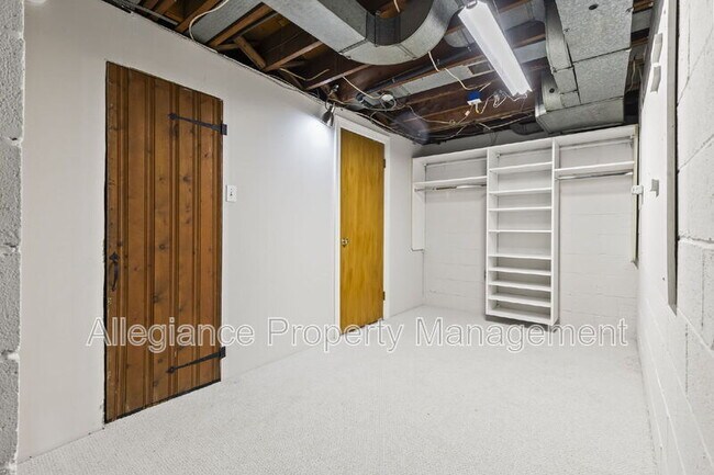Building Photo - 3548 N Valley St