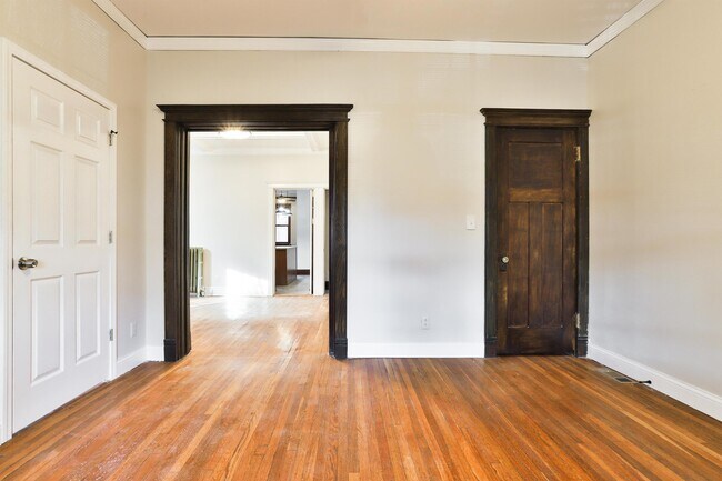 Building Photo - 6105-6107 Waterman Blvd