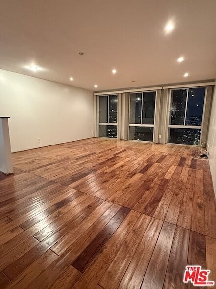 Building Photo - 800 W 1st St