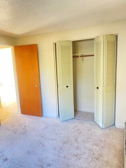 Building Photo - 153 Concord St