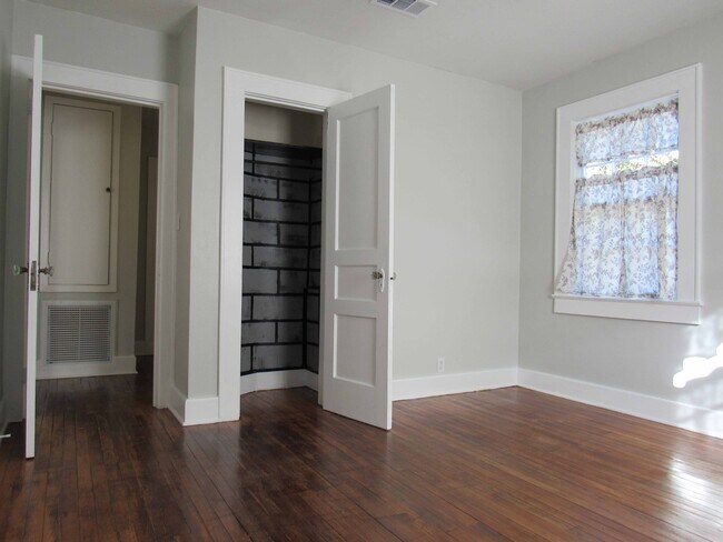 Building Photo - 1401 Brown Ave