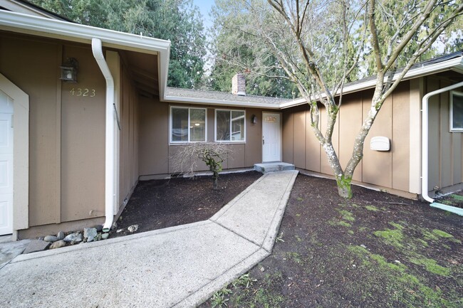 Building Photo - Classic rambler has 3 bedrooms, 1.75 baths...