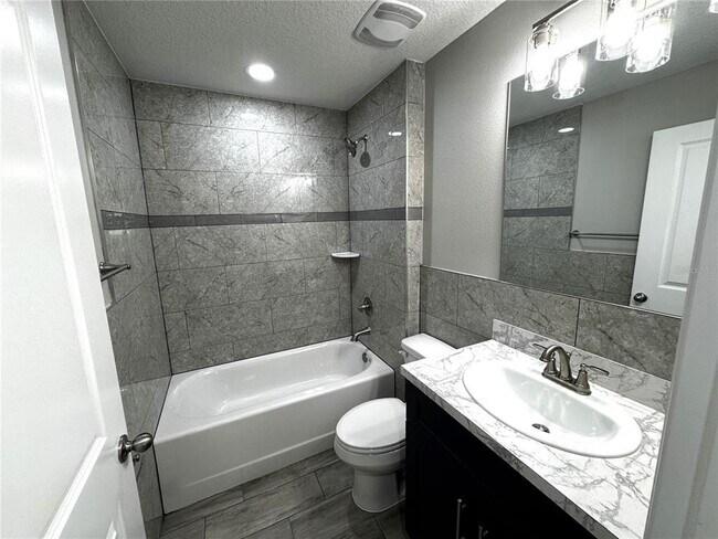 Building Photo - 5 Olive Pl