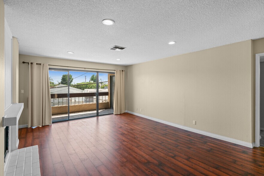 Building Photo - 2121 Scott Rd