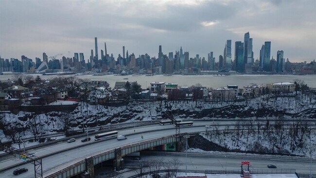 Building Photo - 407 Park Ave