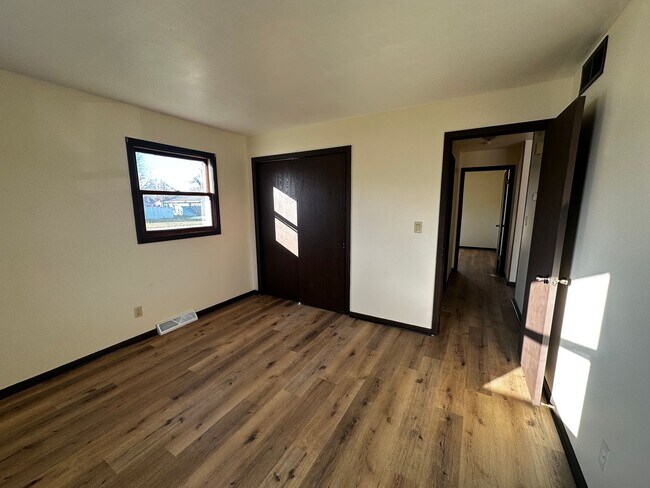 Building Photo - 1837-1837 Post Rd