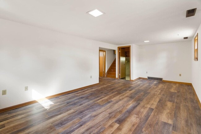 Building Photo - 2107 Garden Dr