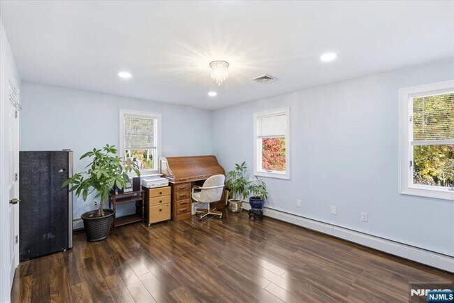 Building Photo - 473 Lincoln Dr