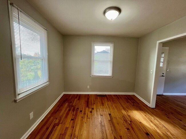 Building Photo - 3 Bedroom, 2 Bath Ranch located in Guilfor...