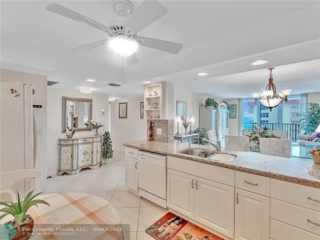 Building Photo - 1150 Hillsboro Mile-