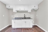 Building Photo - 4646 E 147th St