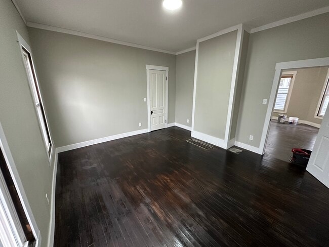 Building Photo - 16 S McGee St