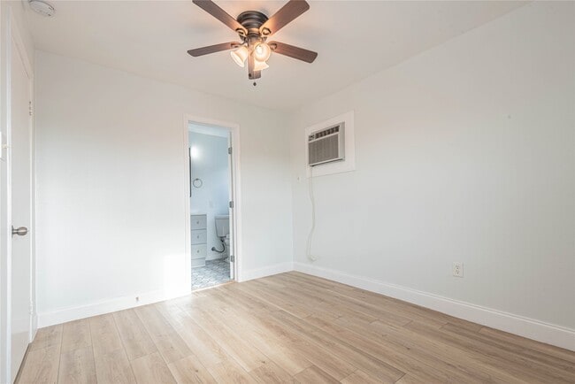 Building Photo - 2303 Rosewood St