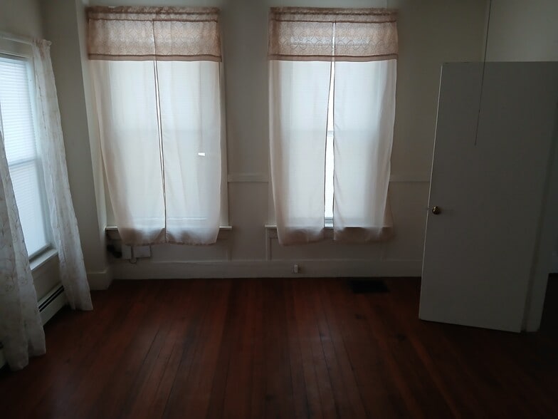 Building Photo - 63 Plain Rd